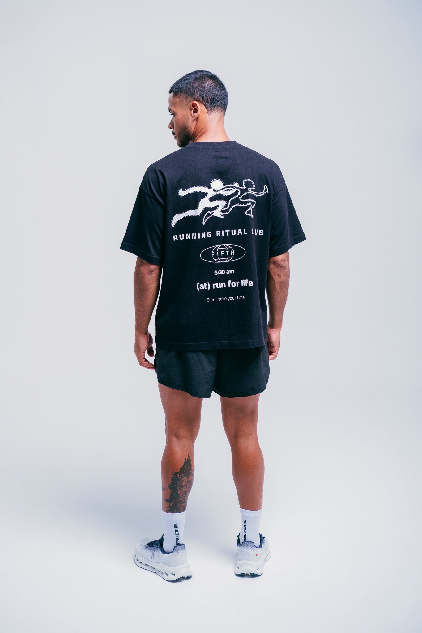Camiseta oversized preta FIFTH – moda fitness masculina e feminina, estilo urbano